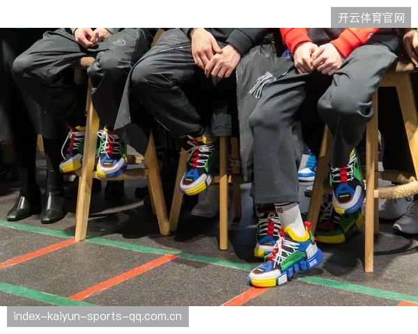 电竞选手穿球鞋参赛引热议，时尚与实力的完美结合